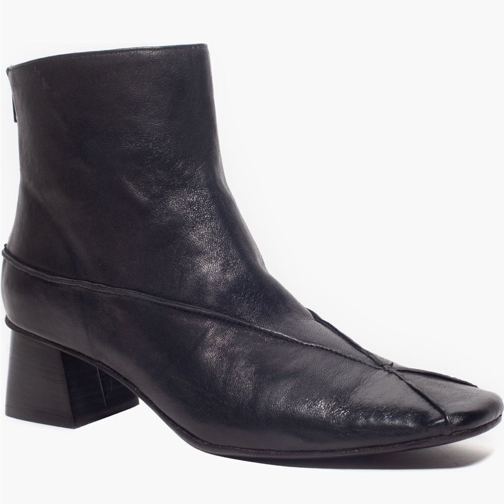 Unity in Diversity Grosetto Black Leather Ankle Bootie US 8.5